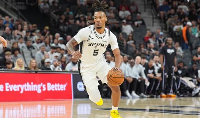 开云体育入口-超越石佛！卡斯尔单场至少30分10板5助且命中率65%+ 队史最年轻