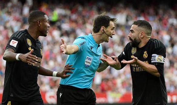 开云体育下载-安切洛蒂穆里尼奥化？西甲裁判是世界最差或最佳？