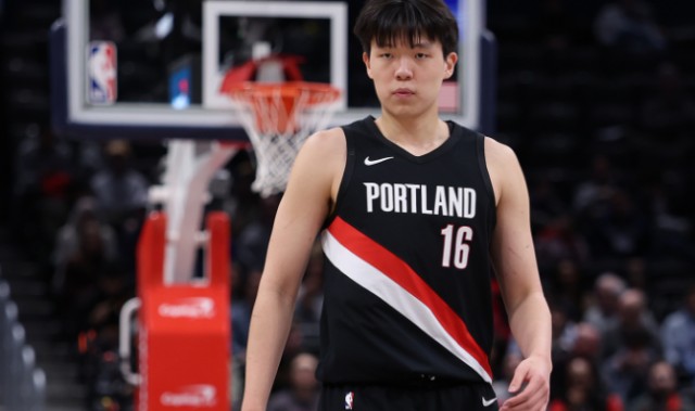 开云官网-杨瀚森复出0分！开拓者轰20-0逆转横扫爵士 克林根21+15+7帽