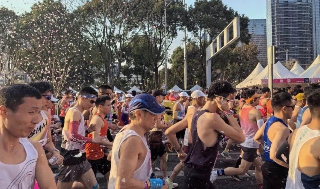 开云体育下载-汉马锡马的国内报名纪录之争，没了悬念